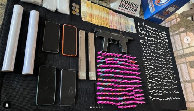 Operação Força Total prende mulher traficante de São Mateus e mais 4 com 574 doses de crack, cocaína e maconha Operação Força Total prende mulher traficante de São Mateus e mais 4 com 574 doses de crack, cocaína e maconha
