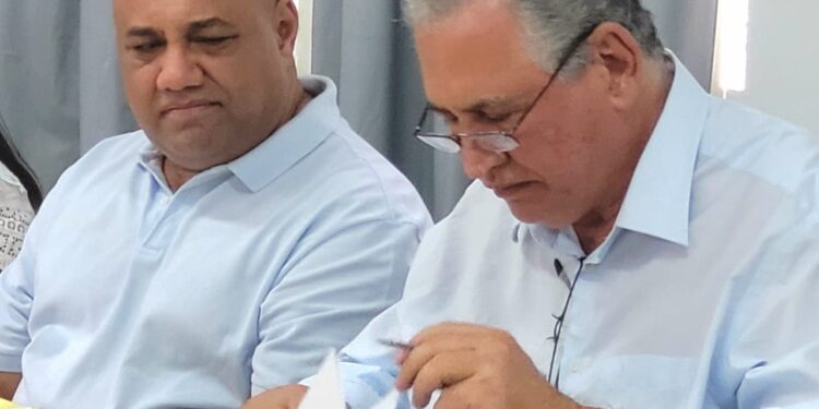 Enivaldo anuncia convênios com a Sedurb para pavimentação nos bairros Ipiranga e Irmãos Fernandes Enivaldo anuncia convênios com a Sedurb para pavimentação nos bairros Ipiranga e Irmãos Fernandes