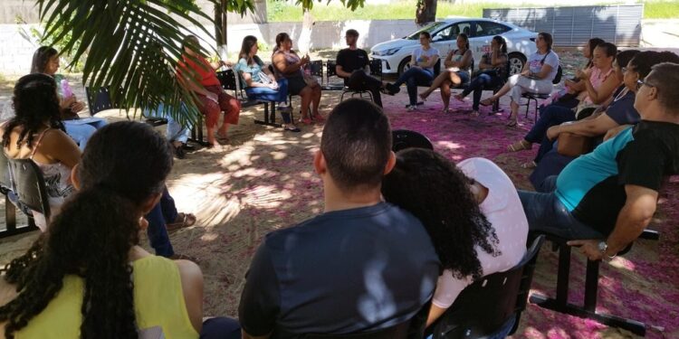 Mulheres e famílias de autistas são alvo de bate-papo e palestra sobre saúde mental Mulheres e famílias de autistas são alvo de bate-papo e palestra sobre saúde mental