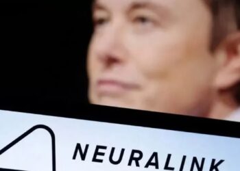‘Neuralink’, de Elon Musk, faz 1º  implante de chip cerebral em humano