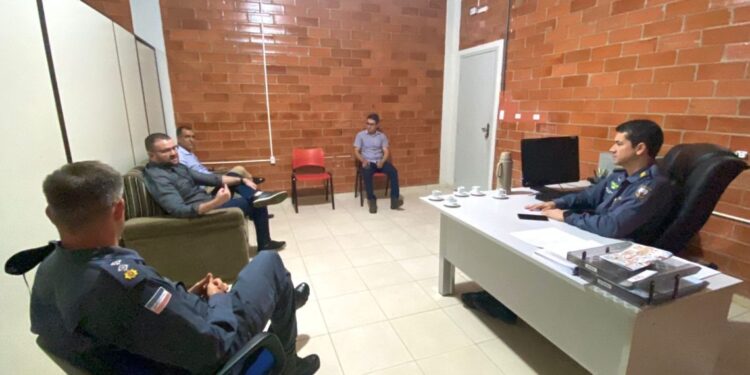 PM e PC fazem “reunião de alinhamento” para enfrentar violência em Barra de São Francisco PM e PC fazem “reunião de alinhamento” para enfrentar violência em Barra de São Francisco