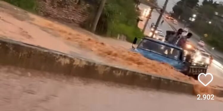 Violento temporal atinge cidades e causa destruição no Sul do Espirito Santo