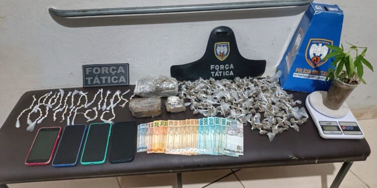 PM apreende grande quantidade de drogas com quatro traficantes em Boa Esperança PM apreende grande quantidade de drogas com quatro traficantes em Boa Esperança