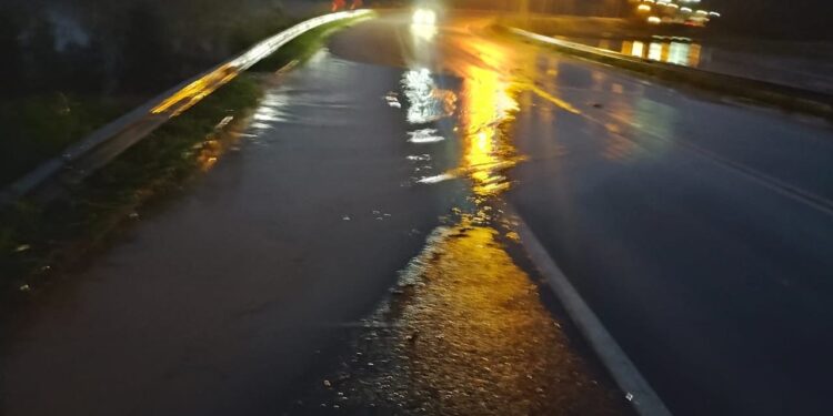 Ponte na ligação entre RJ e ES, na BR 101, continua parcialmente interditada pela PRF
