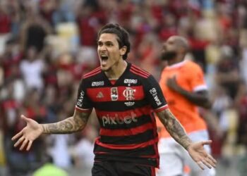 Flamengo mete três no Nova Iguaçu e coloca a mão na taça do Cariocão