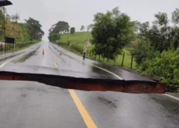 Prefeito alerta população  para chuvas e pede paciência com estradas