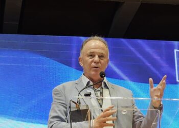 Governador anuncia aumento de 4,5% de salário para todos os servidores estaduais