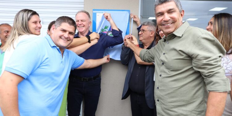 Casagrande visita obras e inaugura nova Farmácia Cidadã Estadual da Serra Casagrande visita obras e inaugura nova Farmácia Cidadã Estadual da Serra