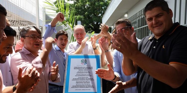 Casagrande inaugura obras e anuncia novos investimentos para João Neiva Casagrande inaugura obras e anuncia novos investimentos para João Neiva