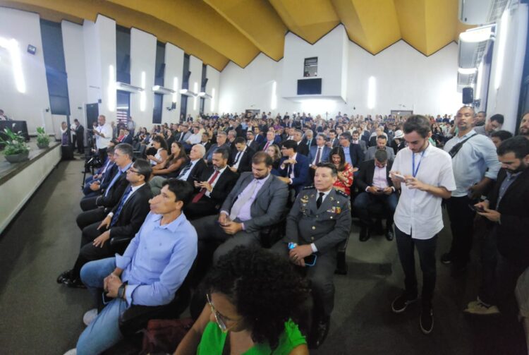 Davi Diniz toma posse no TCE-ES e diz que Corte deve contribuir para aprimorar a gestão pública; confira vídeo
