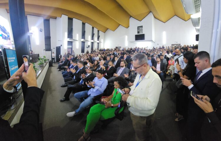 Davi Diniz toma posse no TCE-ES e diz que Corte deve contribuir para aprimorar a gestão pública; confira vídeo