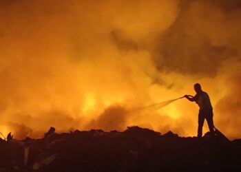 Incêndio criminoso no lixão de Barra de São Francisco