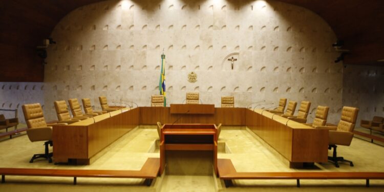 Ministros do STF querem que Nunes Marques leve ao plenário decisão sobre tornozeleira de Rogério Andrade