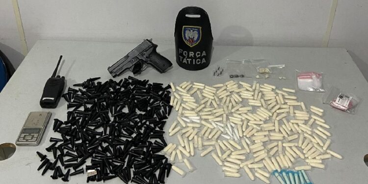 Polícia apreende drogas e armas em operações em vários bairros de Vila Velha