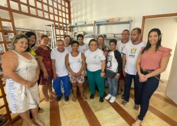 Biblioteca de Barra de São Francisco recebe visita de alunos da APAE