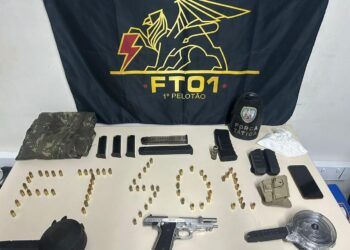 PM detém homem e apreende arma, carregadores e munições em Vitória