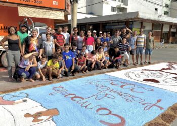 Comunidades francisquenses preparam tapetes para procissão de Corpus Christi; veja fotos e vídeos