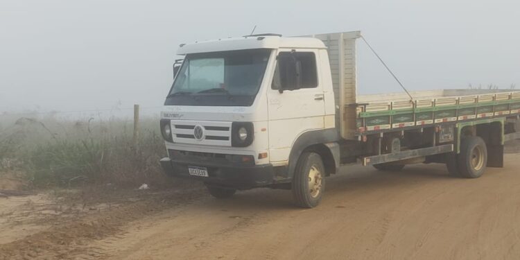 Família é rendida e assaltantes levam dois veículos e sacas de café no interior de Pinheiros