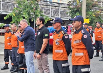ES manda mais uma equipe de bombeiros para ajudar nas enchentes do Rio Grande do Sul