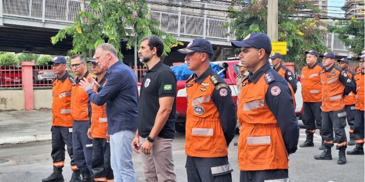 ES manda mais uma equipe de bombeiros para ajudar nas enchentes do Rio Grande do Sul