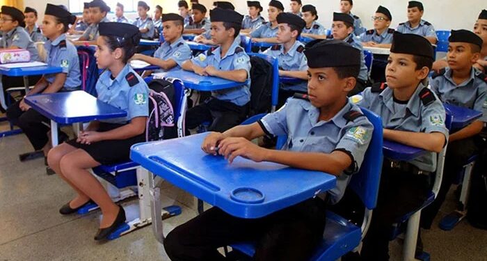 Escola Cívico-Militar: educação para a ditadura