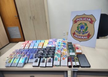 Federais prendem contrabandista e aprendem dezenas de cigarros eletrônicos em bairro nobre