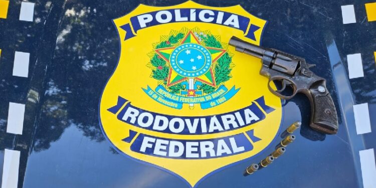 PRF realiza duas prisões no intervalo de duas horas na BR-101 no ES