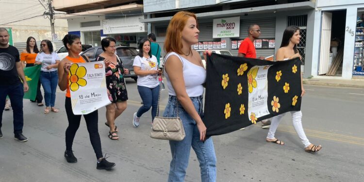 Creas de Barra de São Francisco promove caminhada no Centro contra exploração sexual infantil Creas de Barra de São Francisco promove caminhada no Centro contra exploração sexual infantil