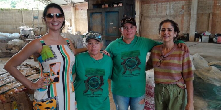 Dia Mundial da Reciclagem: educadoras ambientais visitam Associação de Catadores de Barra de São Francisco Dia Mundial da Reciclagem: educadoras ambientais visitam Associação de Catadores de Barra de São Francisco