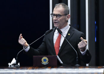 Contarato quer proibir cancelamentos de planos de saúde para idosos e pessoas com deficiência