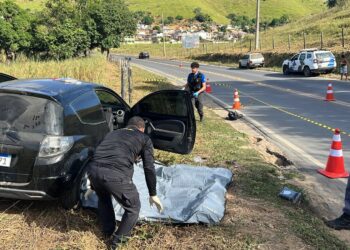 Jovem é morto a tiros dentro de carro em Barra de São Francisco