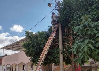 Prefeitura de Barra de São Francisco realiza mutirões na substituição de lâmpadas queimadas em todo município Prefeitura de Barra de São Francisco realiza mutirões na substituição de lâmpadas queimadas em todo município