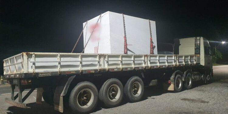 PRF aperta fiscalização contra transporte irregular de granito em rodovias federais PRF aperta fiscalização contra transporte irregular de granito em rodovias federais