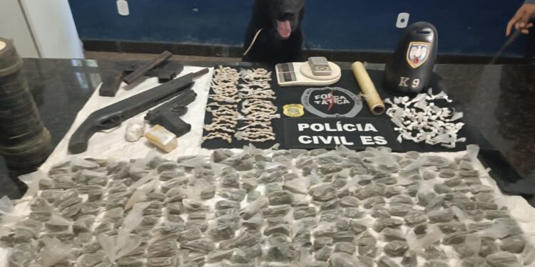 Águia Branca: drogas, armas e dinheiro aprendidos e homem é preso Águia Branca: drogas, armas e dinheiro aprendidos e homem é preso