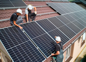 76% dos brasileiros gostariam de adotar sistemas de energia solar em suas casas; diz pesquisa