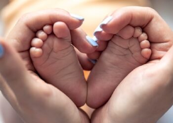 Junho Lilás: autoridades alertam sobre a importância do teste do pezinho