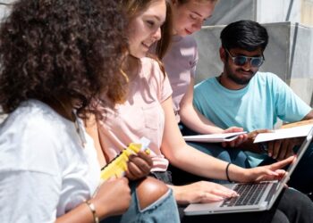 Governo do Estado oferece mais de mil vagas em cursos técnicos nos CEETs; saiba como se inscrever