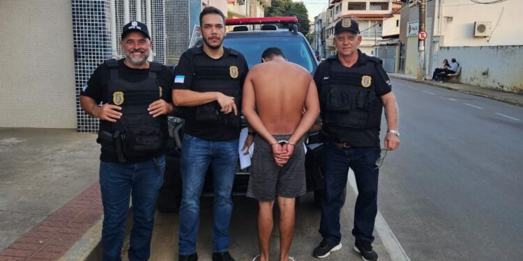 Homem acusado de matar namorado da mãe é preso em São Gabriel da Palha