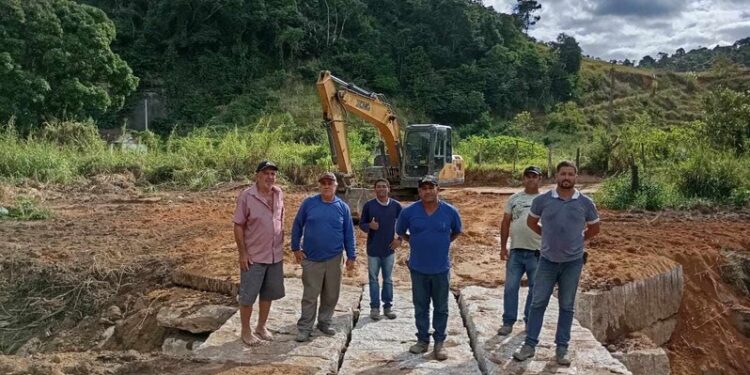Prefeitura de Barra de São Francisco constrói ponte em Rio do Campo e chega a 116 construídas em três anos e meio