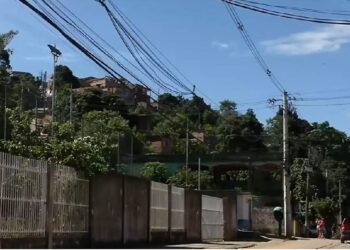 Operação policial prende fornecedor de armas e drogas em morro de Cariacica