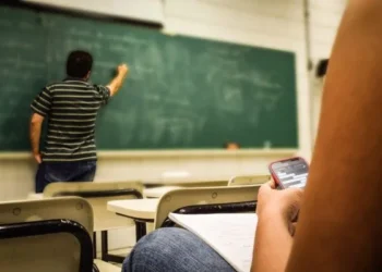 Câmara aprova nova reforma do ensino médio com mais disciplinas tradicionais