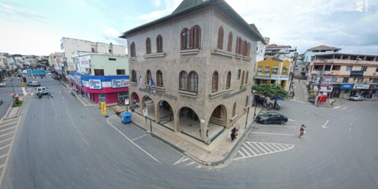 Prefeito de Nova Venécia anuncia abono de R$ 2 mil para servidores