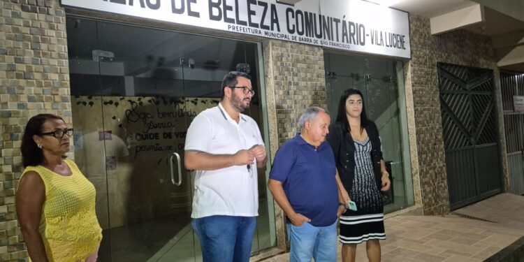 Salão de Beleza Comunitário é entregue ao bairro Vila Luciene, em Barra de São Francisco Salão de Beleza Comunitário é entregue ao bairro Vila Luciene, em Barra de São Francisco