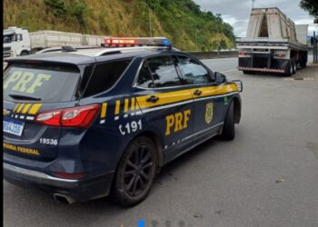Rochas ornamentais: comando da PRF lavra dezenas de multas e apreende caminhões