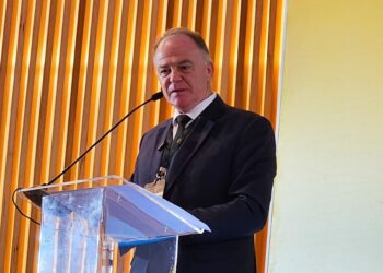 Casagrande discute cidades resilientes em evento climático no Rio de Janeiro