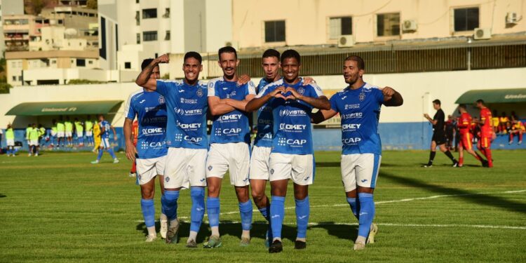 Vitória goleia o Vilavelhense e se isola na liderança do Grupo B da Copa ES