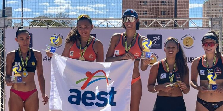 Dupla da AEST fatura o Campeonato Brasileiro Interclubes de vôlei de praia sub-19