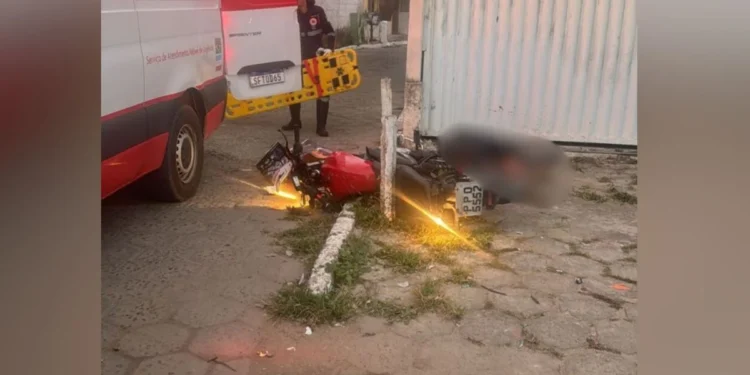 Adolescente morre após colidir moto em pilastra durante fuga em São Mateus