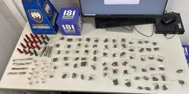 PM detém homem e apreende drogas na Serra