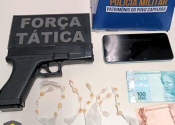 Polícia apreende drogas e simulacro de pistola no bairro Vila landinha, em Barra de São Francisco